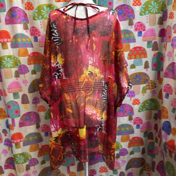 Monroe & Main Sheer Cover Up. Large - Picture 6 of 13